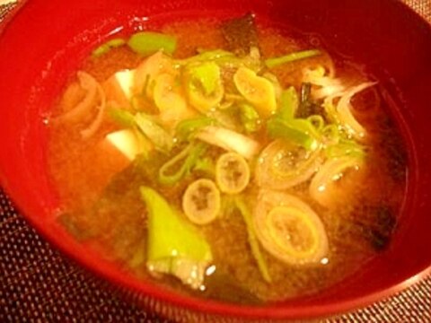 ‘和’を楽しむ！葱たっぷり・豆腐とわかめのお味噌汁
